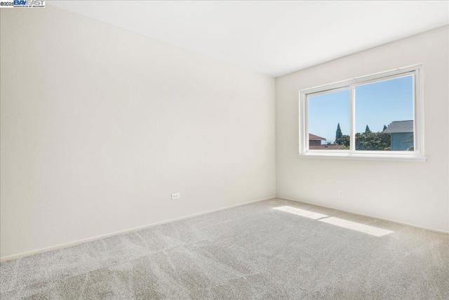 4848 Nadine Ct, Union City CA: https://media.crmls.org/mediaz/c2cd709f-f7cc-4391-86ab-848e2c97ab5e.jpg