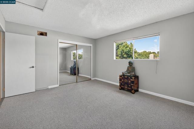 2173 Madrone Dr, Fairfield CA: https://media.crmls.org/mediaz/c2cd9798-811a-48f0-81b1-41e965bbc24a.jpg