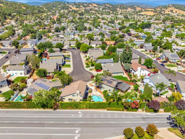 1206 Sycamore Court, Gilroy CA: https://media.crmls.org/mediaz/c2cf3452-757b-4098-881c-2a74f3e86cc9.jpg