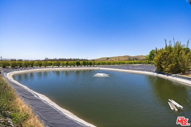 1048 E La Loma Avenue, Somis CA: https://media.crmls.org/mediaz/c2cf82b3-f4eb-4cab-b90d-fadc5e8f8707.jpg