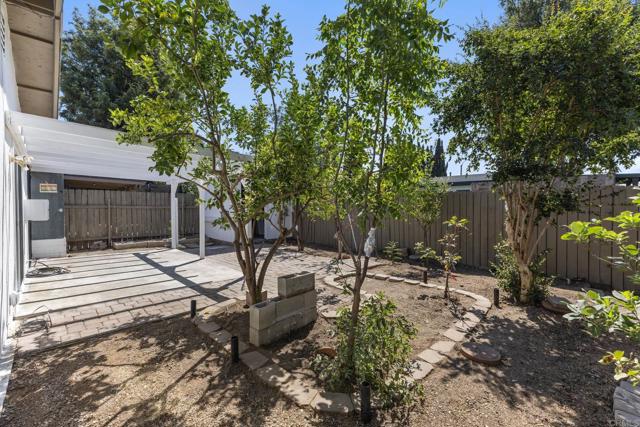 1745 Acorn St, Escondido CA: https://media.crmls.org/mediaz/c2cfd944-2d92-429e-8a68-2e2f5c617e7f.jpg