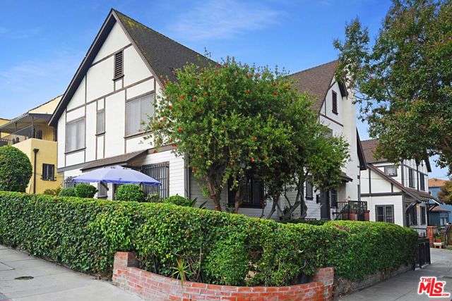 5076 Lemon Grove Avenue, Los Angeles CA: https://media.crmls.org/mediaz/c2d02cbd-202c-46b6-acb3-2482f347d0d9.jpg