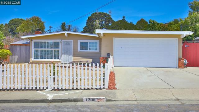 1209 Miner Ave, San Pablo CA: https://media.crmls.org/mediaz/c2d16d57-4a7d-42e8-8d1a-3eca58c7af91.jpg