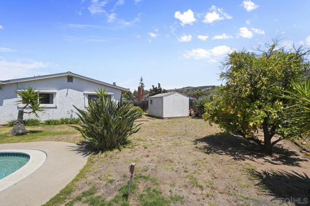 13514 Avenida Del Charro, El Cajon CA: https://media.crmls.org/mediaz/c2d17318-6360-4209-a3fc-593ce7dc2cb9.jpg