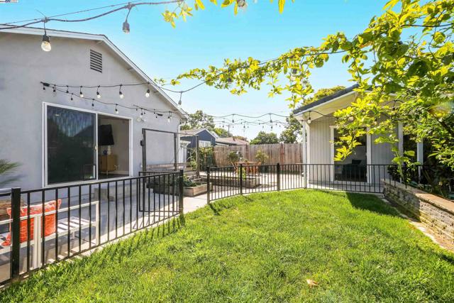 17303 Via Andeta, San Lorenzo CA: https://media.crmls.org/mediaz/c2d22a87-2e60-4026-a2af-c70b8eb64de9.jpg