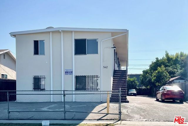 542 W 76th Street, Los Angeles CA: https://media.crmls.org/mediaz/c2d27179-04d1-41c6-bffa-34fbe640b570.jpg
