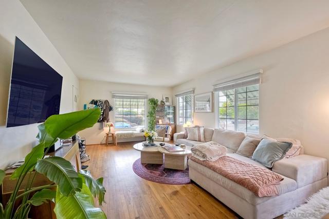 1852 Locust St, San Diego CA: https://media.crmls.org/mediaz/c2d2de9c-207a-4c3e-af1c-a0752230b14e.jpg