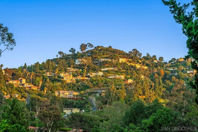 9835 Edgelake Dr, La Mesa CA: https://media.crmls.org/mediaz/c2d3ccfa-905a-4945-9fcd-93b47e8e35dd.jpg