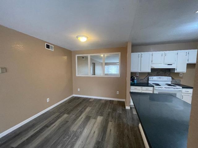 1021 Polk Street, Salinas CA: https://media.crmls.org/mediaz/c2d44168-09f7-4b18-bb24-952e360155d7.jpg
