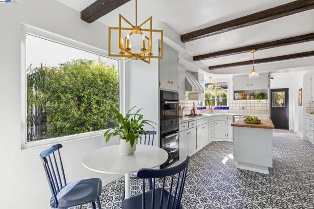 1630 Dayton Ave, Alameda CA: https://media.crmls.org/mediaz/c2d45119-161f-474b-85d3-55568af39f2f.jpg