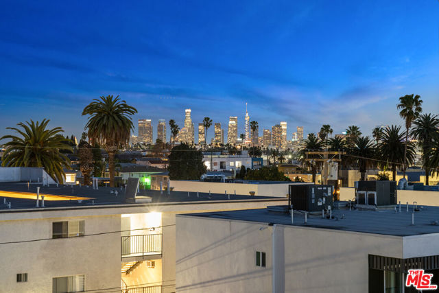 542 1/2 N Serrano Avenue, Los Angeles CA: https://media.crmls.org/mediaz/c2d4bb94-c4b9-4d76-a924-b5023f87b602.jpg