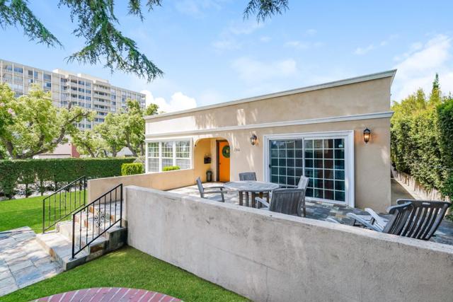 2301 N Commonwealth Avenue, Los Angeles CA: https://media.crmls.org/mediaz/c2d4e505-049f-4f09-97a0-55f1b2cf1ace.jpg