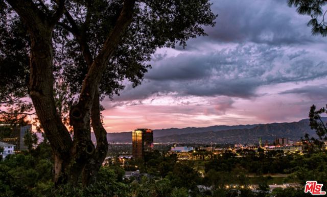3200 Oakley Drive, Los Angeles CA: https://media.crmls.org/mediaz/c2d56efd-d112-47b9-b323-1a2e2ef9bfd6.jpg
