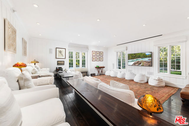 27540 Pacific Coast Highway, Malibu CA: https://media.crmls.org/mediaz/c2d5fbd0-3aa4-4203-b9c2-51bfc63075ff.jpg