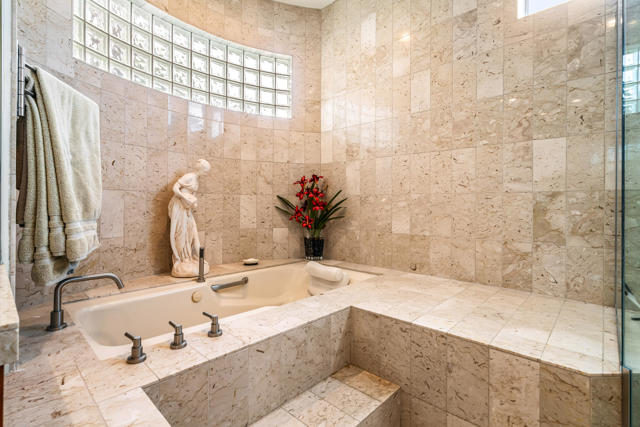 75063 Spyglass Drive, Indian Wells CA: https://media.crmls.org/mediaz/c2d81f25-f798-4658-8669-f172326633e2.jpg