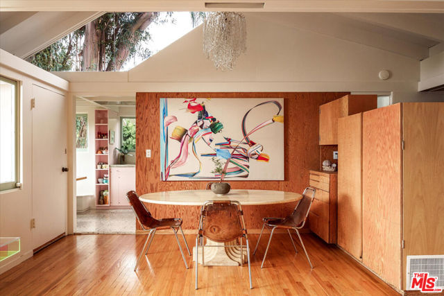 2764 Outpost Drive, Los Angeles CA: https://media.crmls.org/mediaz/c2da6904-4da5-4a89-9c36-98ff0c387efd.jpg