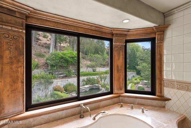 1561 Lookout Drive, Agoura Hills CA: https://media.crmls.org/mediaz/c2da76af-4904-4b91-9d5a-1802b22aec66.jpg