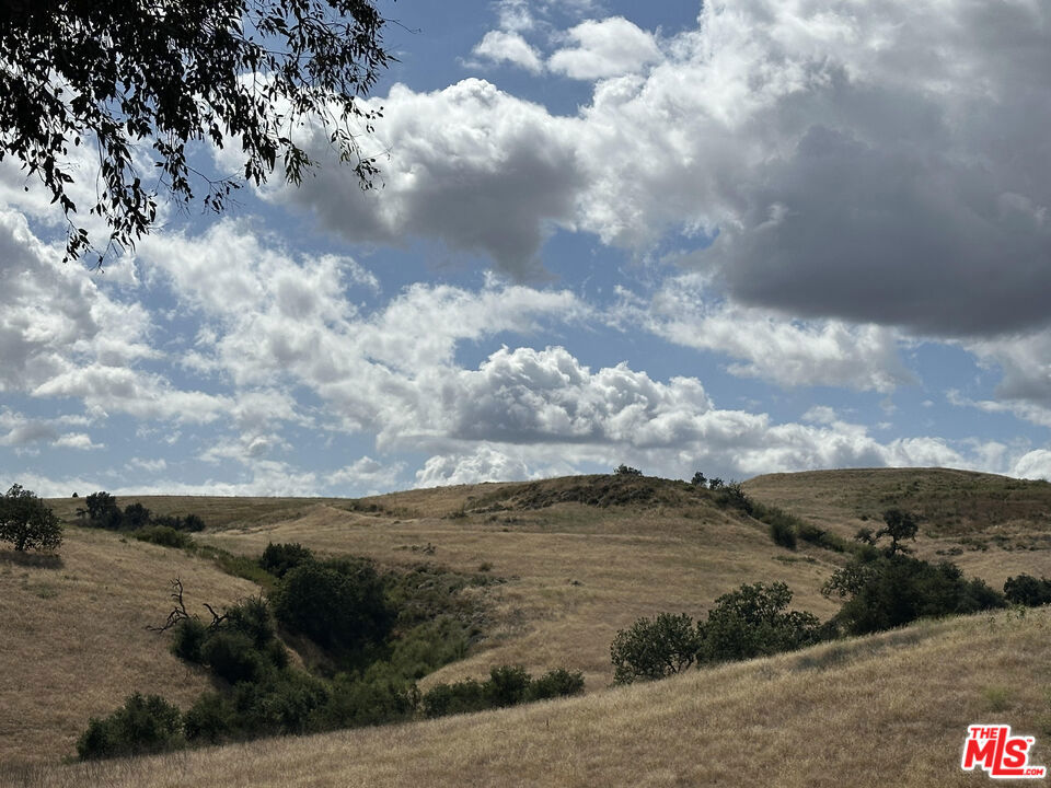 https://media.crmls.org/mediaz/c2da860d-51de-4b89-b118-93346103fc75.jpg?preset=X-Large