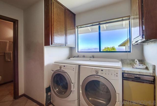 4742 Mount Helix Drive, La Mesa CA: https://media.crmls.org/mediaz/c2daa237-ae03-406d-a9d5-b2ad42a26cc6.jpg