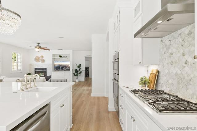 2337 Douglaston Glen, Escondido CA: https://media.crmls.org/mediaz/c2db21f3-373a-4108-b025-461c8740d3f4.jpg