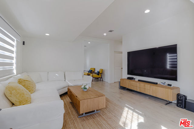 1026 Westchester Place, Los Angeles CA: https://media.crmls.org/mediaz/c2db3336-74ed-4ea3-9656-ba8c41fbdad2.jpg