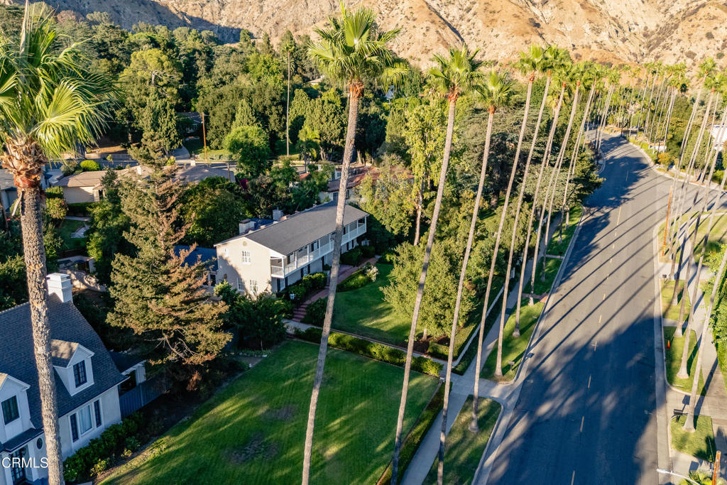 https://media.crmls.org/mediaz/c2dc1213-9e51-497a-919d-00d4be365db3.jpg?preset=X-Large