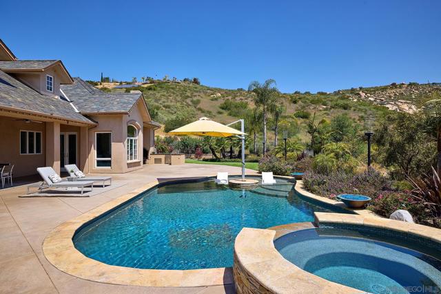 14460 Cheyenne Trl, Poway CA: https://media.crmls.org/mediaz/c2dccb55-862b-4d36-8f63-5dbd81bcc5c5.jpg
