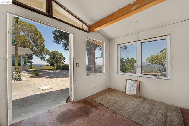 1510 Encanto, Walnut Creek CA: https://media.crmls.org/mediaz/c2dd05db-d20b-4e4f-bb55-8540e5534caf.jpg