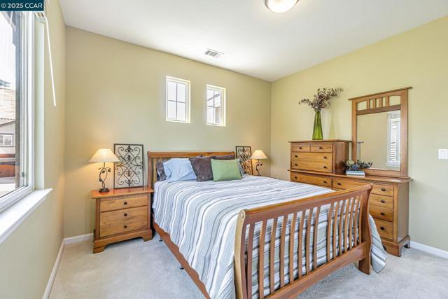 1039 Rolling Woods Way, Concord CA: https://media.crmls.org/mediaz/c2dd1d7a-800e-4162-8e8f-0a0b03e5d310.jpg