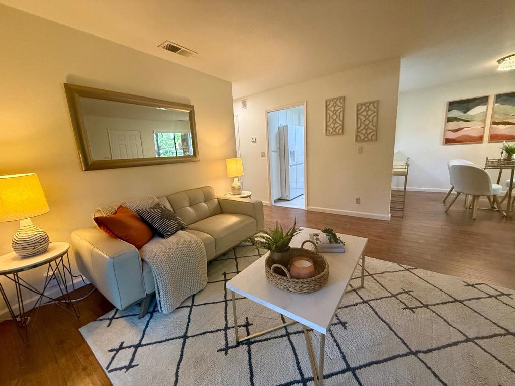 https://media.crmls.org/mediaz/c2dd39c0-5af0-4d1e-82bc-71fbc776a0d5.jpg?preset=X-Large