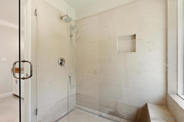 8874 La Jolla Scenic Dr N, La Jolla CA: https://media.crmls.org/mediaz/c2dd4ada-3765-42af-b1dc-f68dd6b22e62.jpg