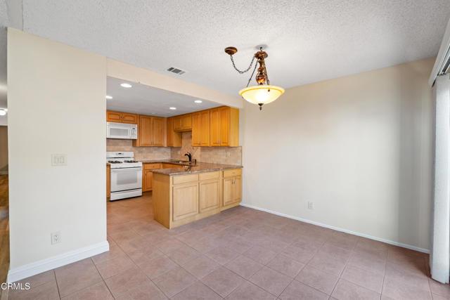 Detail Gallery Image 10 of 33 For 500 Holly Ave, Oxnard,  CA 93036 - 3 Beds | 2 Baths