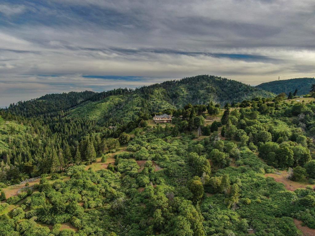 https://media.crmls.org/mediaz/c2de4d6f-9fa4-4c0a-a2d9-c6e47c7f962c.jpg?preset=X-Large