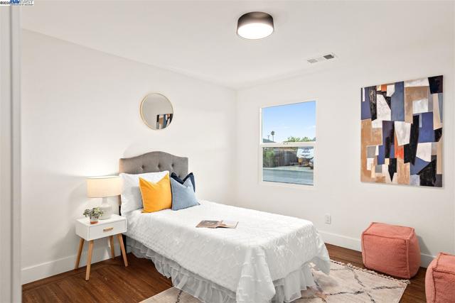 36702 Olive St, Newark CA: https://media.crmls.org/mediaz/c2de6382-806a-41e2-81f1-b713646e506a.jpg