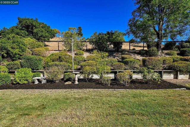 11478 Rolling Hills Dr, Dublin CA: https://media.crmls.org/mediaz/c2de9ed3-1763-475f-90e5-1b23dc54b2c1.jpg