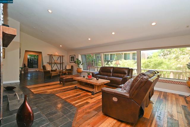 Image 5 of 48 For 4416 Reinhardt Dr