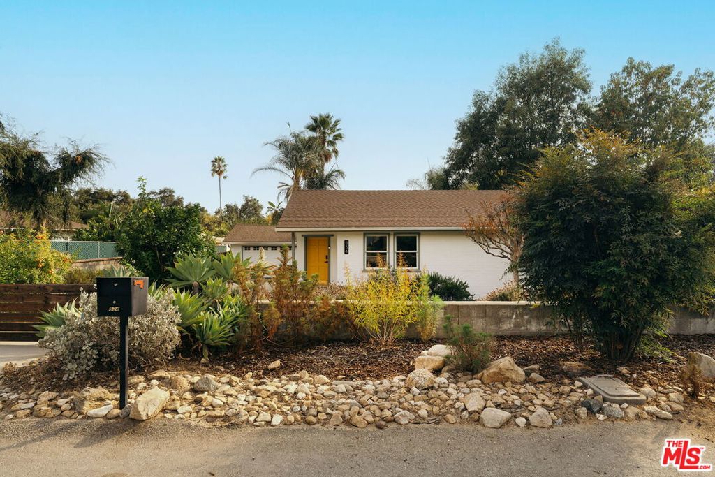834 W Altadena Drive