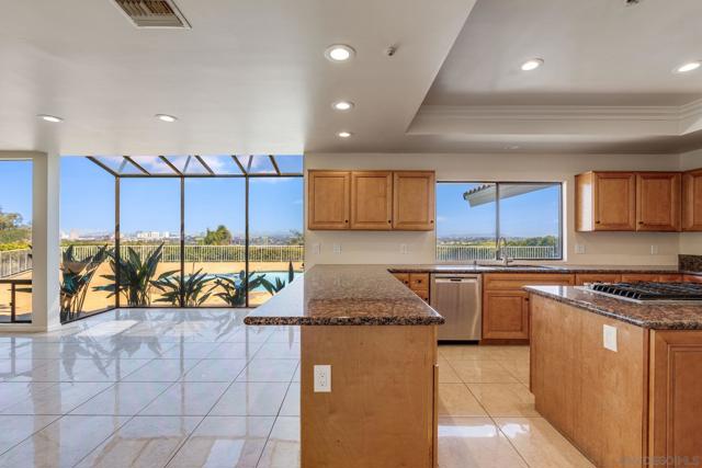 3013 Woodford Dr, La Jolla CA: https://media.crmls.org/mediaz/c2dfae1c-5dbc-45e3-960e-fbd81e8f4a57.jpg