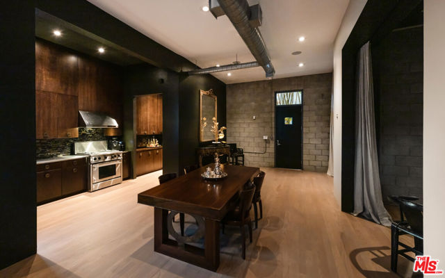 710 N Orlando Avenue, West Hollywood CA: https://media.crmls.org/mediaz/c2dfc2f7-e8f1-4d71-8b11-8a8bb7b6a983.jpg