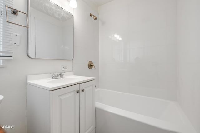 Detail Gallery Image 6 of 10 For 412 Pioneer Dr, Glendale,  CA 91203 - 1 Beds | 1 Baths