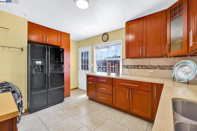 1069 Melcher St, San Leandro CA: https://media.crmls.org/mediaz/c2dff1a2-3ba9-4d80-85f3-3af9dc9533a8.jpg