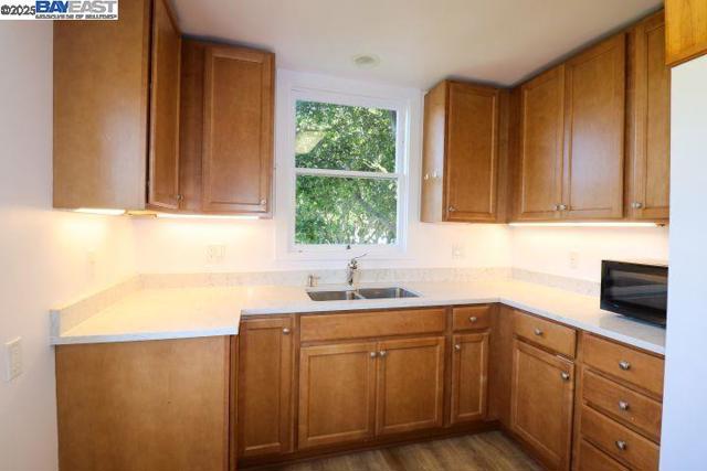 828 Everett Ave, Oakland CA: https://media.crmls.org/mediaz/c2e02274-aa62-4cd1-a959-c39f8d05a23d.jpg