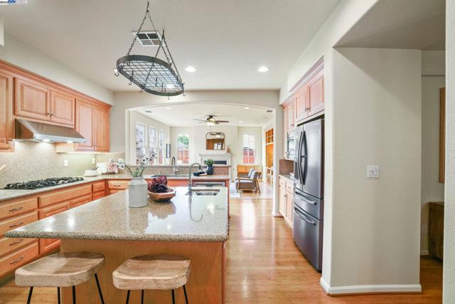 250 Jack London Ave, Alameda, California 94501, 4 Bedrooms Bedrooms, ,3 BathroomsBathrooms,Single Family Residence,For Sale,Jack London Ave,41111270