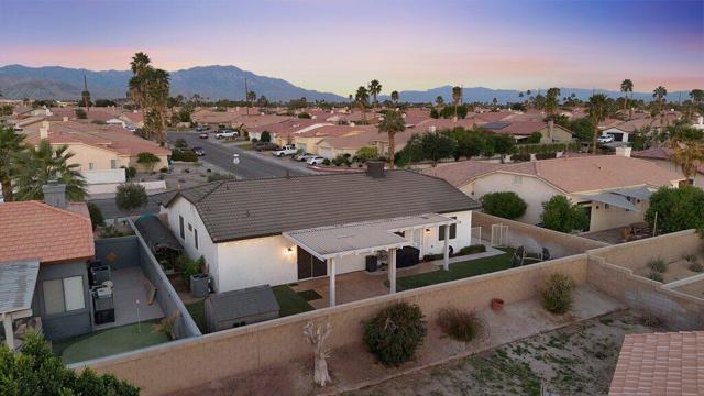 45180 Debbie Drive, La Quinta CA: https://media.crmls.org/mediaz/c2e18f25-991a-478c-843e-15b4590cb109.jpg