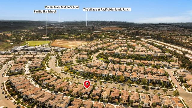 6749 Solterra Vista Pkwy, San Diego CA: https://media.crmls.org/mediaz/c2e1f93b-a878-4b3d-84db-eb963098f25f.jpg
