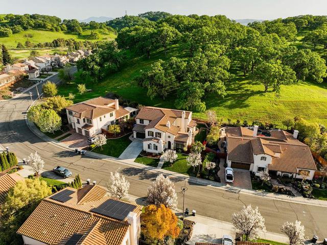 2953 Pebble Beach Circle, Fairfield CA: https://media.crmls.org/mediaz/c2e2423b-4064-4eea-b667-0d82f42dea1c.jpg