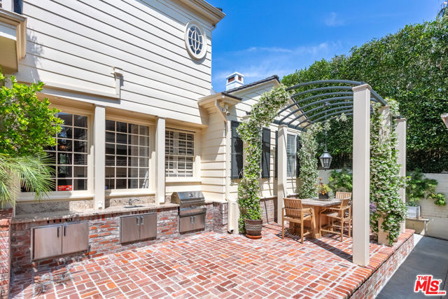 612 N Alta Drive, Beverly Hills CA: https://media.crmls.org/mediaz/c2e272a8-9bd3-4f06-b0fb-3f55ca537182.jpg
