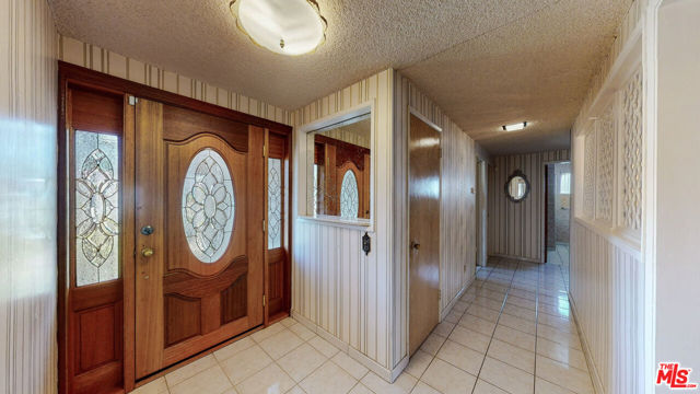7337 Newcastle Avenue photo 4