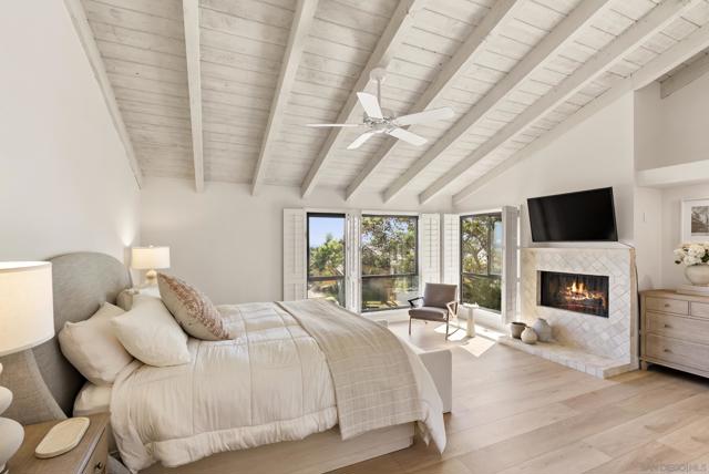 6489 Caminito Catalan, La Jolla CA: https://media.crmls.org/mediaz/c2e31bb6-babf-40a2-88ed-623f5e67577e.jpg