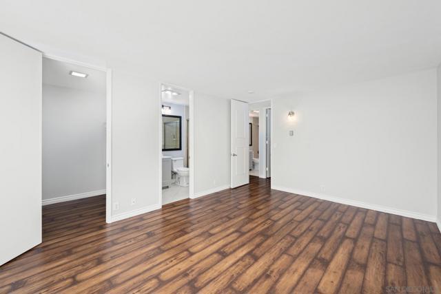7811 Eads Ave, La Jolla CA: https://media.crmls.org/mediaz/c2e384e1-40ac-4afc-bbf1-a2aca08d18f7.jpg